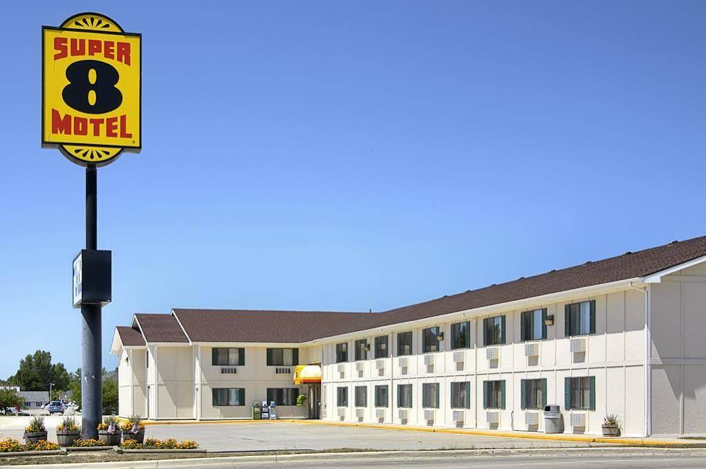 Super 8 by Wyndham Storm Lake Eksteriør bilde